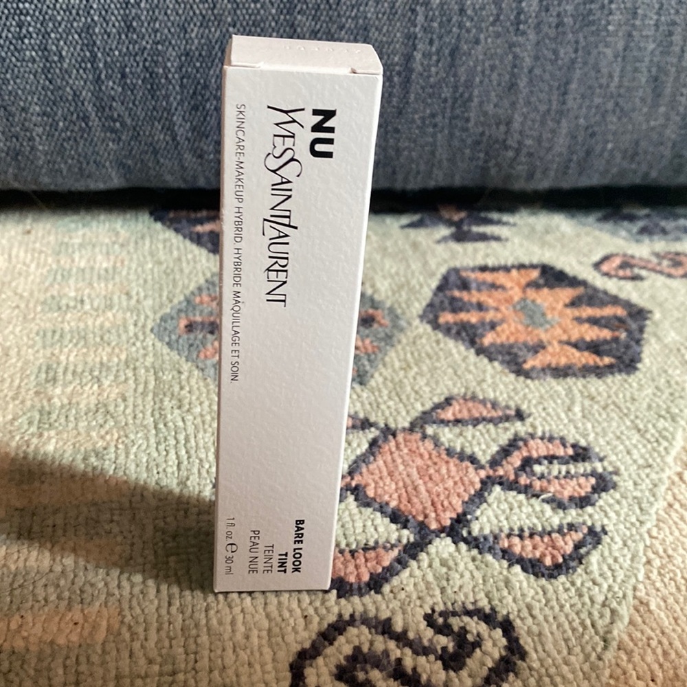 Yves Saint Laurent.  NU BARE LOOK TINT.  NU 20